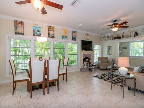 Newly remodeled 3 bed private pool Anna Maria Cottage STEPS TO THE BEACH!